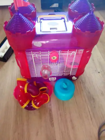 Has wheel tunnels.sone chewed metal spot but that's normal for a hamster to chew. I will give food a...