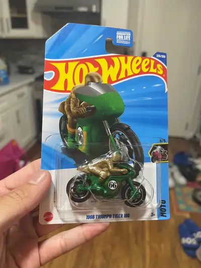 Hot wheels TREASURE HUNT 1966 Triumph Tiger 100 Motorcycle, View more