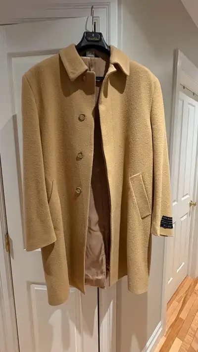 Excellent condition coat. Bought in New York sometime in the 90’s. 100% merino wool, size 42R. 380 o...