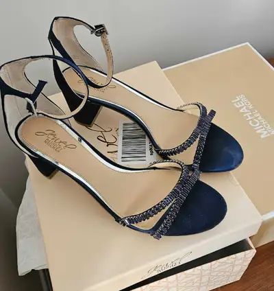 Souliers pour femmes - Women's dress shoes, View more