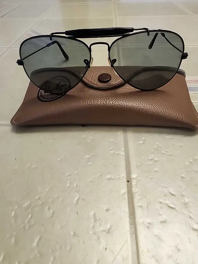 Ray Ban Aviator, Total Black Sun Glasses NEW CONDITION