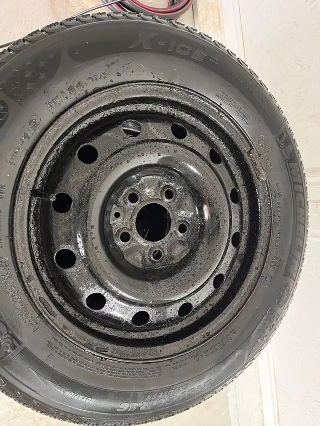 Michelin X-Ice Winter Tires with Steel Rims 215/60 R16 in Tires & Rims in Markham / York Region - Image 2