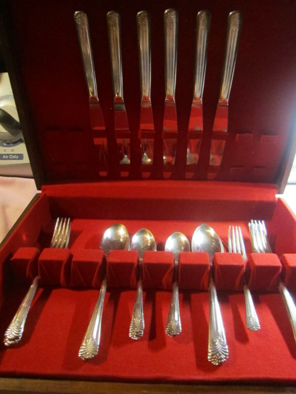 VOGUE silverware set, Service for 6 in Arts & Collectibles in Portage la Prairie - Image 2