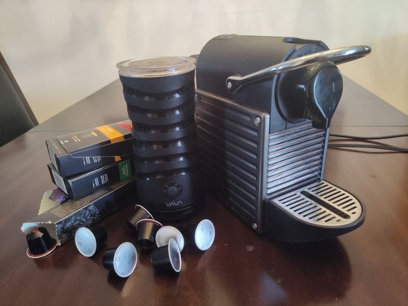 Machine NESPRESSO & Mousseur de lait Machines à café Ville de