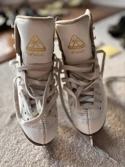 Kids Jackson figure skates size 1.5, View more