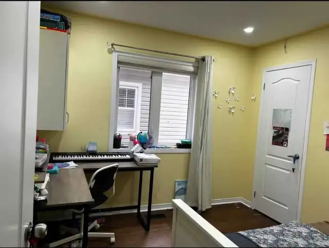 Private Room with Private Washroom for Rent on First Floor in Room Rentals & Roommates in Oshawa / Durham Region - Image 4