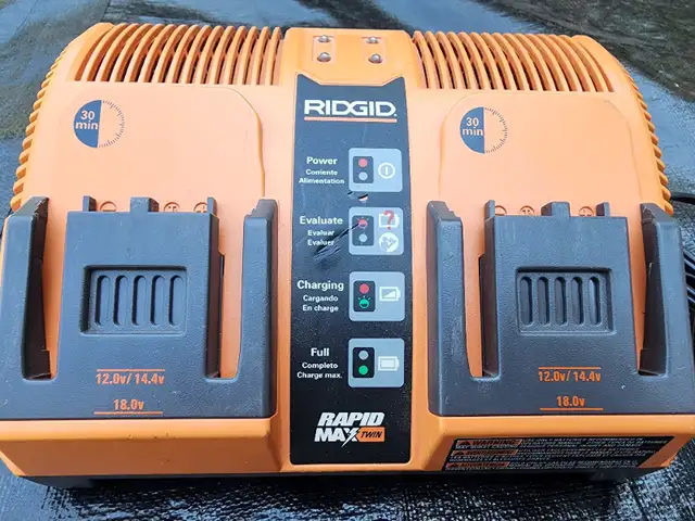 Ridgid Double Bank Rapid Max 12V, 14.4V & 18V Battery Charger in Power Tools in Windsor Region - Image 3
