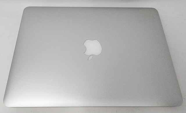 Apple Macbook Pro 11" (Early, 2015) in Laptops in Barrie - Image 4