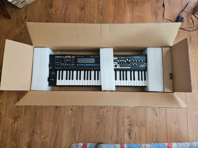 Pending_ROLAND JUNO-Gi - Keyboard synthesizer, digital recorder in Pianos & Keyboards in Calgary - Image 9