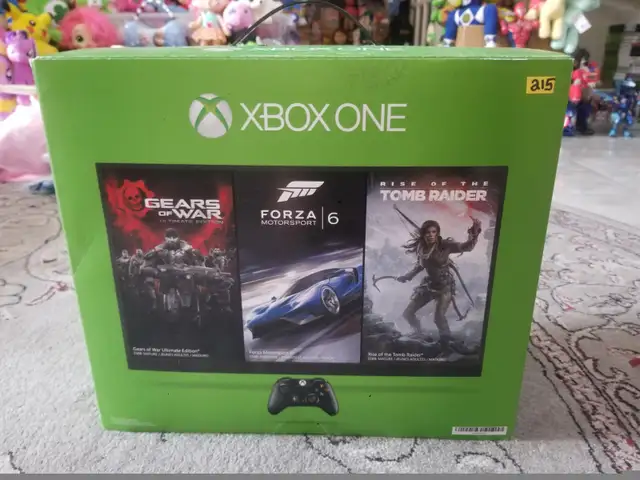 XBOX One console in original box with 1 controller and all wires in XBOX One in Markham / York Region - Image 6