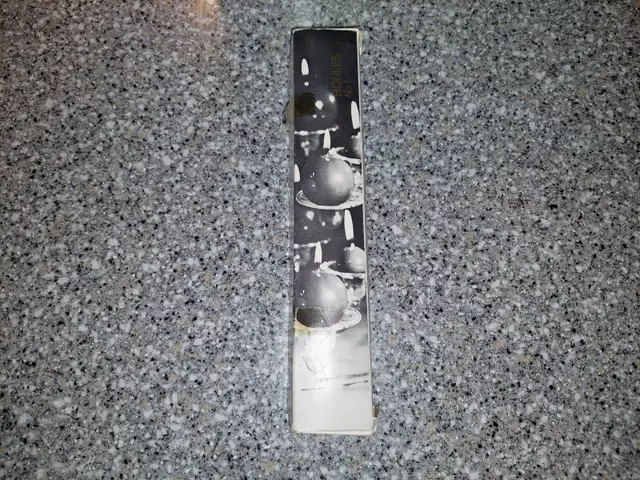 Vintage round decorative candles (6 in total) in Home Décor & Accents in Markham / York Region - Image 3