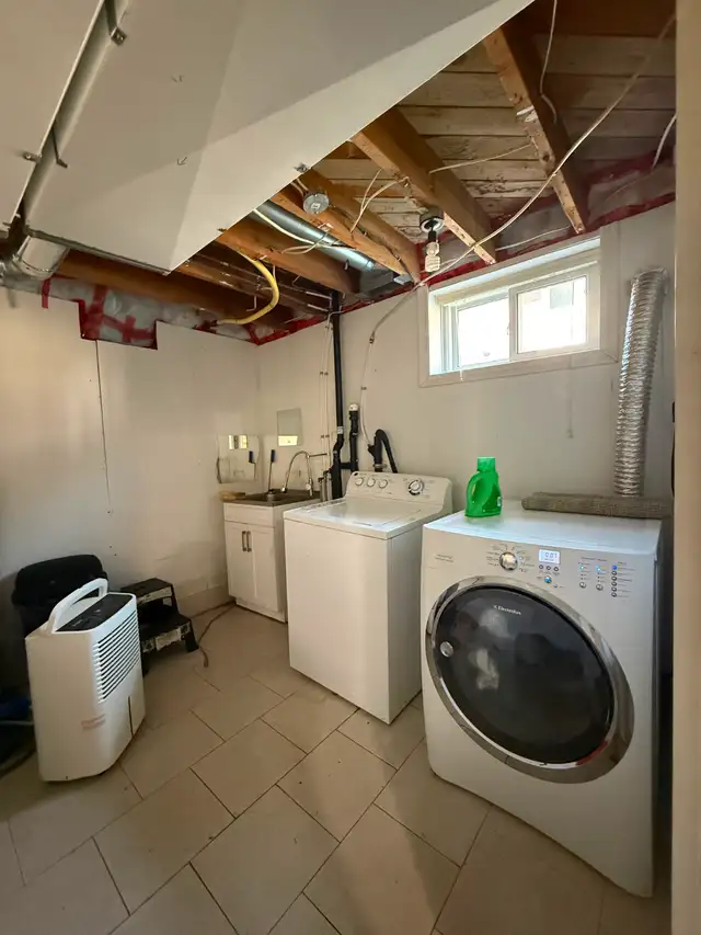 East City 3 Bedroom Main+Basement w Private Laundry & 3 Parking | Long ...