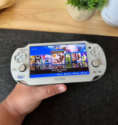 White Sony Playstation PS VITA 1000 OLED《 8/10 Condition 》Thumb grips rubbed off Modded Custom Firmw...
