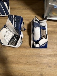 goalie glove and blocker in Hockey in Kingston - Image 2