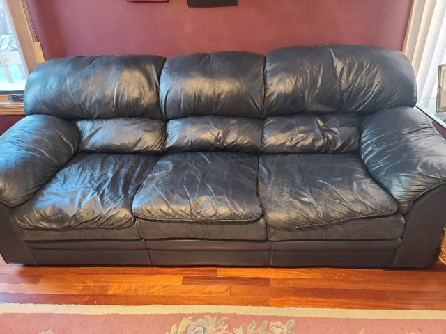 100 % Leather Couch and Loveseat for Sale in Couches & Futons in Winnipeg