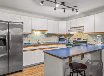 2 bedroom apartment.   1 year lease.  $3000/month.