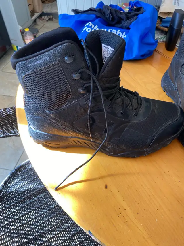 bottes d’hiver in Men's Shoes in Laval / North Shore - Image 5