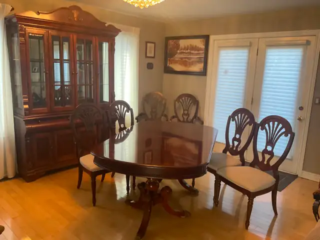 DINNING ROOM SET in Dining Tables & Sets in Belleville - Image 2