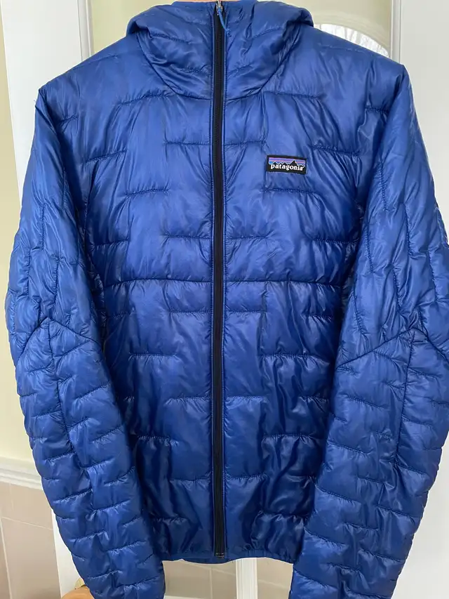 Patagonia men’s micro puff  hoodie  XS in Men's in City of Toronto - Image 2