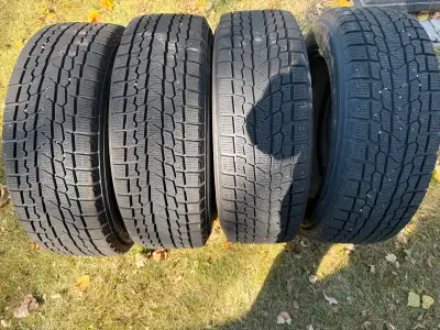 Ensemble de pneus d'hiver sur roue 205/60/R16(Yokoama Ice Gard iG53) usure a 9/32. En exellente etat...