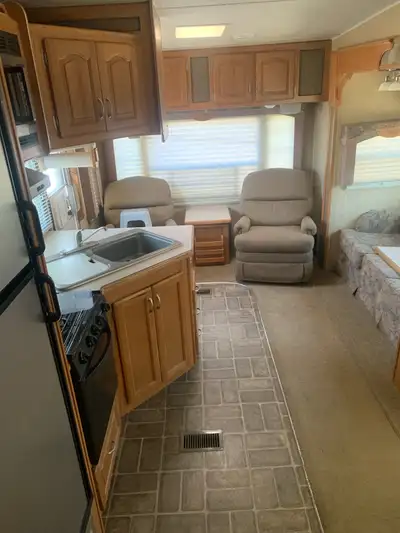 Fifth wheel, 27 foot, 1 slide out Queen bed, Pull out couch, Sleeps six, Solar panels with inverter....
