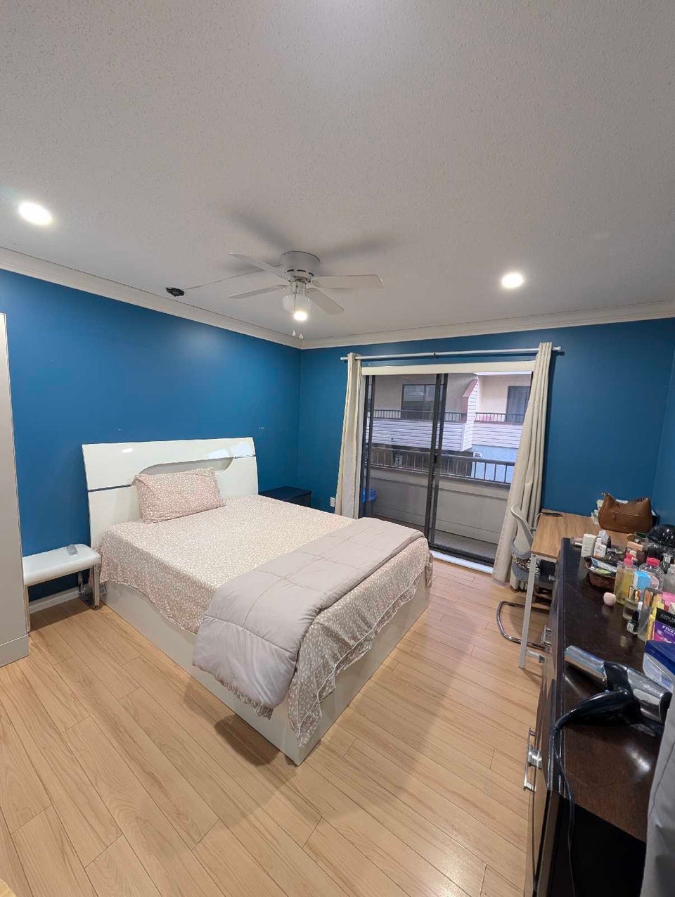 2bed 1 bath spacious corner condo for rent 4