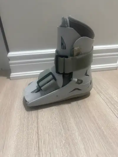 Aircast Air Walker Adult Size Small Used Mavis rd and 401, View more