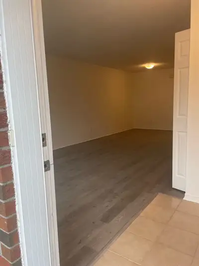 Clean and bright 2-bedroom apt in Vieux-Hull available now