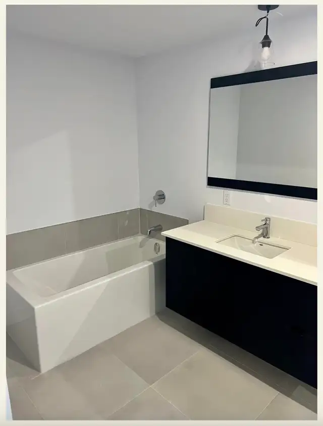 1 mois gratuit - 1800$/mois.  grand condo 4 1/2 + in Long Term Rentals in Québec City - Image 5