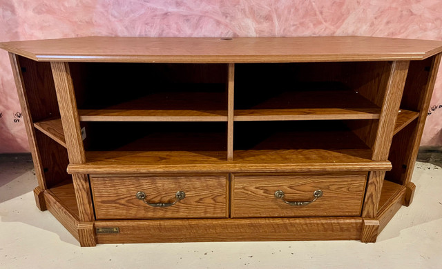 Wooden TV Stand / Entertainment Unit in TV Tables & Entertainment Units in Mississauga / Peel Region