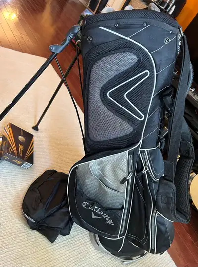 Callaway Warbird Premium XTT Stand Golf Bag in Mint condition with Warbird 2.0 Golf Balls (12 new, s...