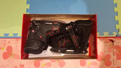 Adjustable ice skates Schwinn for kids size 3-6 Patins ajustable Schwinn pour enfant https://i5.walm...