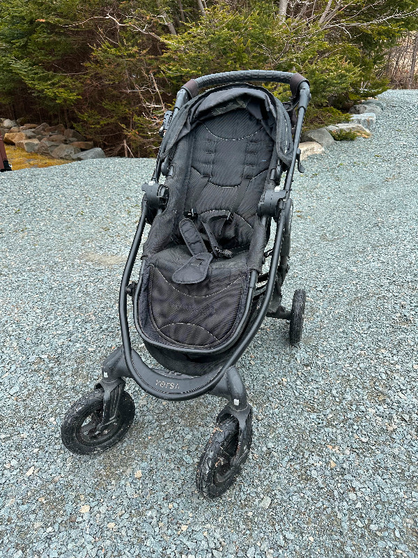 City Jogger Versa stroller in Strollers, Carriers & Car Seats in Cole Harbour