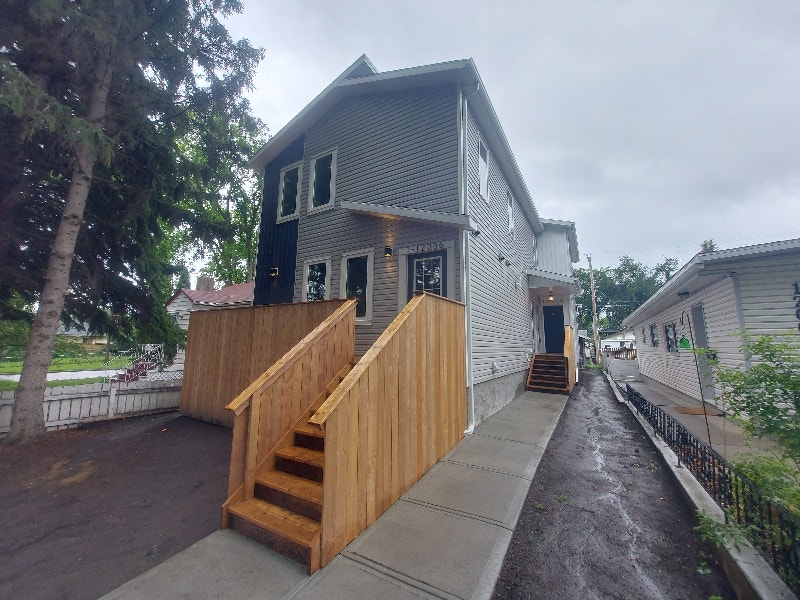 Brandnew legal basement suite with 5 brandnew appliances Long Term