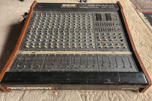 Roland RM-1200 Mixer dans Matériel audio professionnel  à Ville de Montréal - Image 4