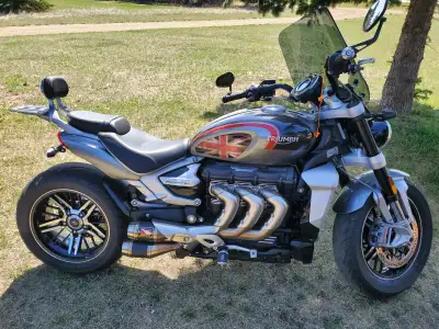 LOADED WITH OPTIONS INCLUDING COMPETITION WERKES EXHAUST, OEM UP AND DOWN QUICKSHIFTER, MID POSITION...