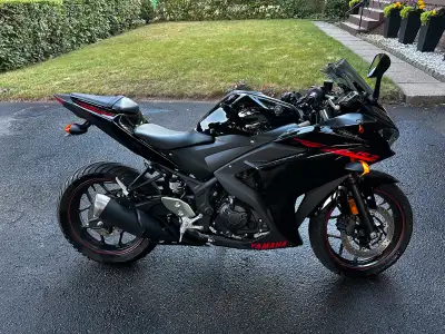 Selling my 2015 Yamaha R3. I bought it new from the dealer and have been the only owner and person t...