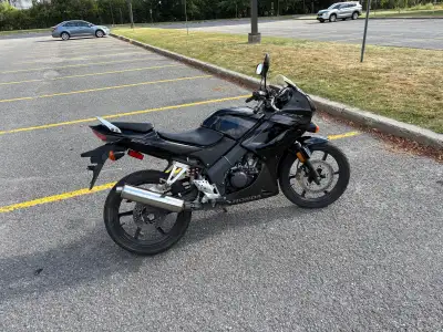 2007 Honda CBR125R with only ~12,000 km. Engine runs well and bike is in good cosmetic shape for the...
