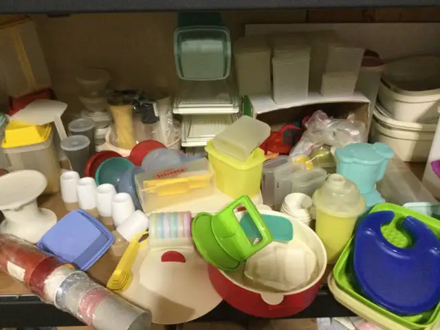 Tupperware vintage   bol jaune soleil en hauteur in Arts & Collectibles in Laval / North Shore - Image 10