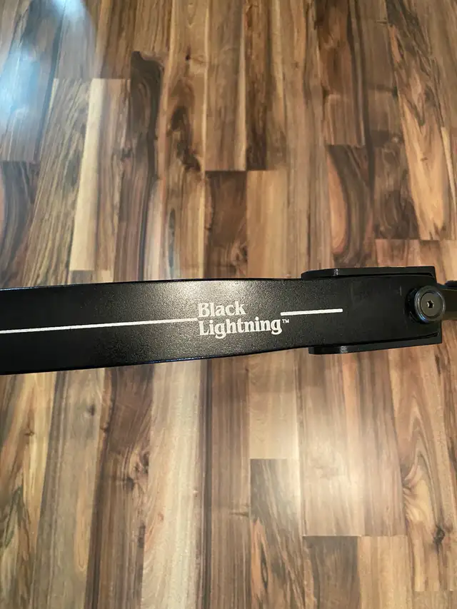 Compound Bow’s and Storage Rack in Other in Edmonton - Image 9