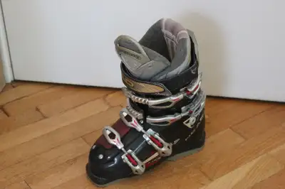 Bottes de ski alpin HEAD (femme) Grandeur: 23.5 (soit pointure 6) Flex: 60 Usagées mais avec des sem...