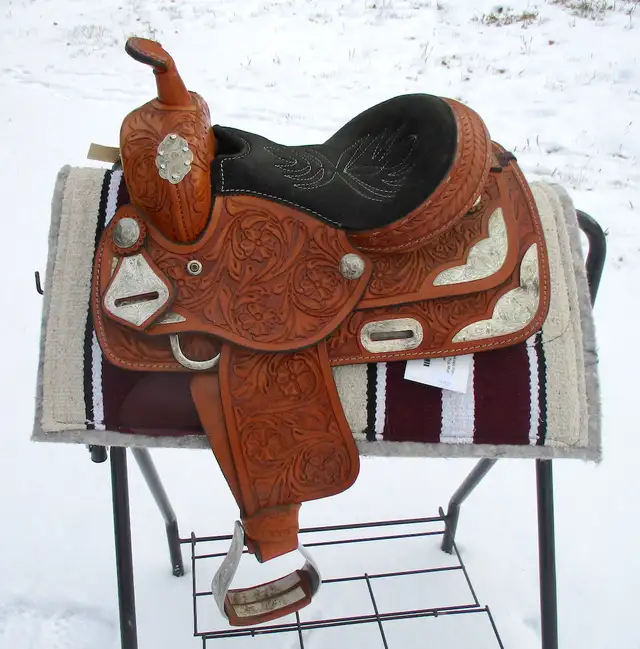 USED 10" MINI SHOW SADDLE in Equestrian & Livestock Accessories in Dawson Creek - Image 3