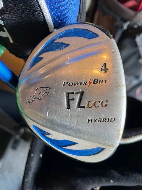 LADY RIGHT HANDED GOLF CLUB SET + BAG in Golf in Ottawa - Image 6