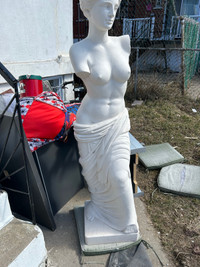 Naked women statue
