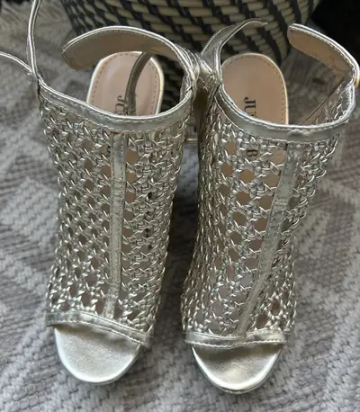 (NWOT) Just Fab Women’s Size 6 Gold Lattice Wedge Shoes, View more
