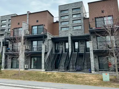 For Rent: 2 Bed in Aylmer (August)