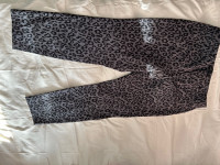 Banana Republic women’s  leopard print pants size 10 