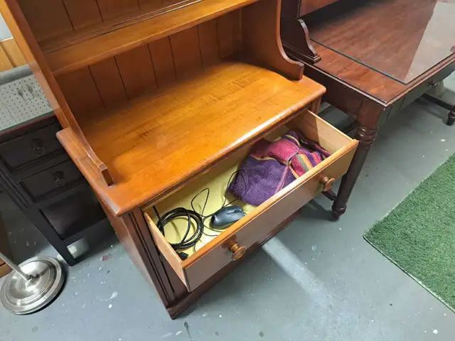 Wooden Hutch in Hutches & Display Cabinets in Sarnia - Image 3