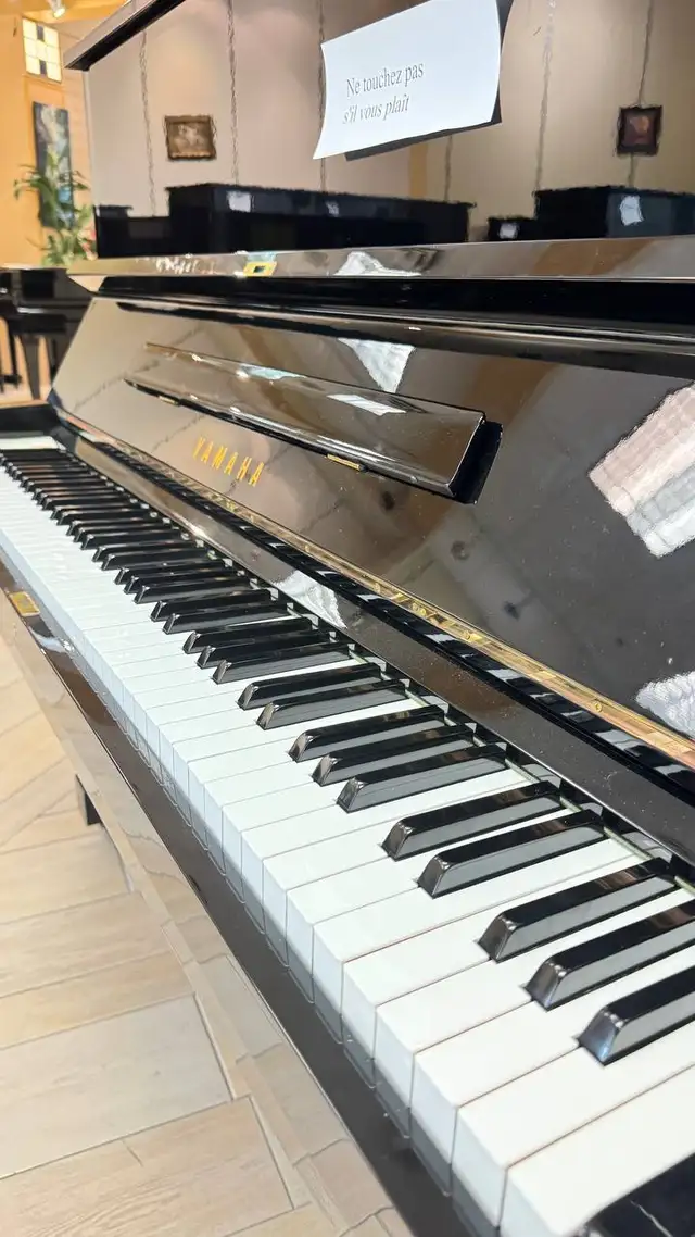 Yamaha Piano in Pianos & Keyboards in Longueuil / South Shore - Image 6