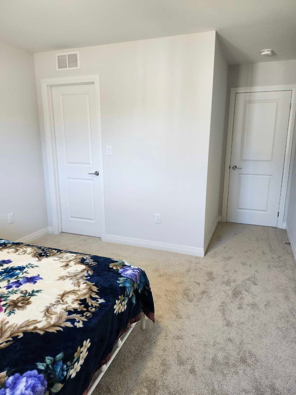Nice Room Walking-in closet Utilities incl for Rent Fort 4